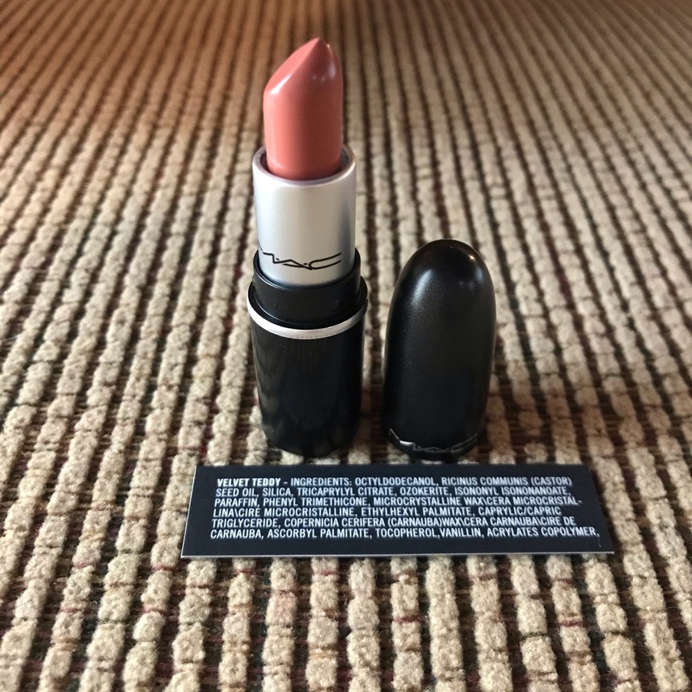 NWOT MINI Mac Velvet Teddy Matte Lipstick